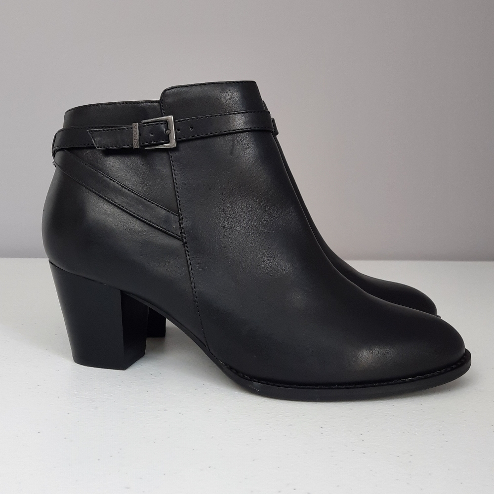 Vionic Wide Width Upton Black Leather Heeled Ankl… - image 1